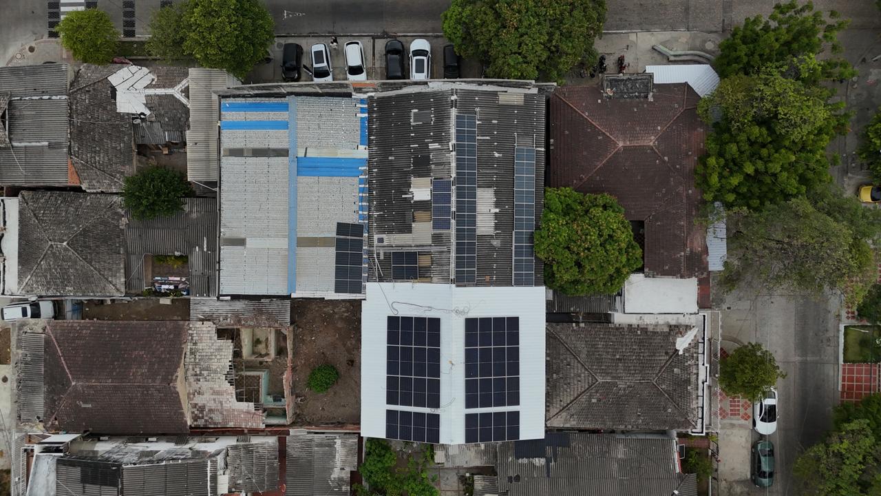 Cubierta mixta zona centro — instalación de paneles solares en Barranquilla, Atlántico